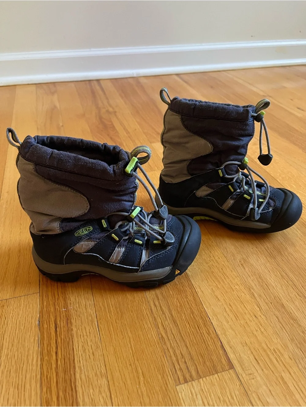 KEEN Kids Navy, Gray and Lime Lace-Up Winter Boots size 12